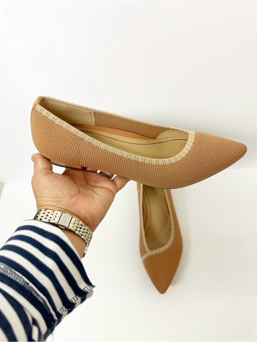 Vionic Pointed Toe Ballet Flats in Tan Size 9